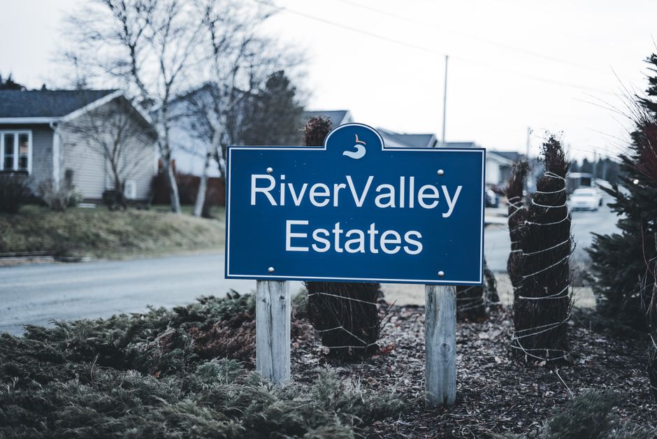 Choose a Local Real Estate Agent With a Clear Fee and Service Plan